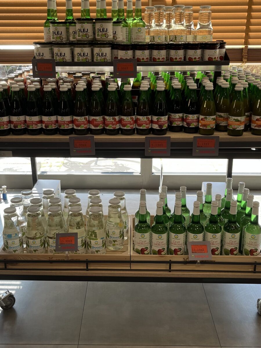 produkty, które są w promocji to ekologiczne soki warzywno -owocowe, oleje, octy, sok z brzozy, wszystkie produkty sa marki BIOFOOD